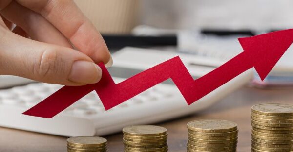 hand-holding-growth-arrow-with-coins-900x313 hand-holding-growth-arrow-with-coins-900x313